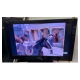 MAGNAVOX 37" TV with remote Model 37MF301B