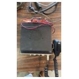 PYRAMID Car audio booste; (2) Vintage Cobra CB