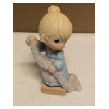 Precious Moments "Stringing the Tree" Item#1564
