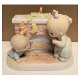 Precious Moments "Waiting for a Merry Christmas" Item#527637