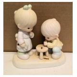 Precious Moments Figurine "Thunb-body loves you" item#521698