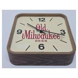 Working Vintage OLD MILWAUKEE Advertising Beer Clock Sign