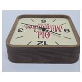 Working Vintage OLD MILWAUKEE Advertising Beer Clock Sign
