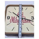 Working Vintage OLD MILWAUKEE Advertising Beer Clock Sign