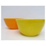 2 Vintage PYREX Glass Mixing Bowls - Yellow & Orange