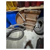 Round Table Creeper and 2 exhaust hoses