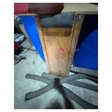 Round Table Creeper and 2 exhaust hoses