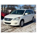 2012 VOLKSWAGEN ROUTAN SEL *No Accidents Reported | Prior Certified Pre-Owned* (NO RESERVE)