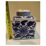 Blue & White Ceramic Ginger Jar w/Lid