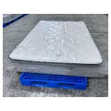 Serta Perfect Sleeper Ultra Plush Queen Pillowtop Mattress - MSRP $999.00 - No Reserve!