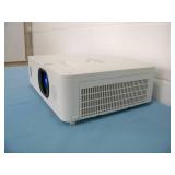 Hitachi CP-WU5505 WUXGA 5000-Lumen HD Home Theater LCD Projector / Projection System with Remote Control and HDMI Cable