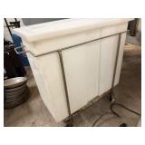 bin with lid on wheels