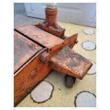Automotive Floor Jack Consigner States Working needs Grease