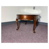 Oval Glass Top Cherry Queen Anne Leg Coffee Table Hammary Carlton Manor 32"W x 24"D x 16.5"H