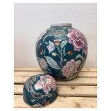 Antique Chinese Porcelain Famille Rose Ginger Jar 60th reproduction Qian long. 23 cm high ( about 9 Inch )