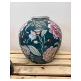 Antique Chinese Porcelain Famille Rose Ginger Jar 60th reproduction Qian long. 23 cm high ( about 9 Inch )
