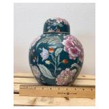 Antique Chinese Porcelain Famille Rose Ginger Jar 60th reproduction Qian long. 23 cm high ( about 9 Inch )