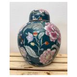 Antique Chinese Porcelain Famille Rose Ginger Jar 60th reproduction Qian long. 23 cm high ( about 9 Inch )