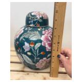 Antique Chinese Porcelain Famille Rose Ginger Jar 60th reproduction Qian long. 23 cm high ( about 9 Inch )