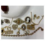 Antique Vintage Jewelry Lot Cameos Carnelian Fob Pendant Brooches