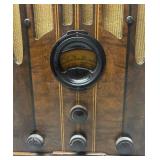 O - Vintage Philco Cathedral Radio