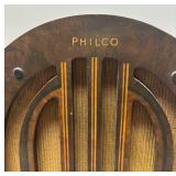 O - Vintage Philco Cathedral Radio