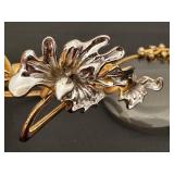 DR - Bracelet With 3.25-In Magnifying Glass - Vintage Floral Gold-Tone