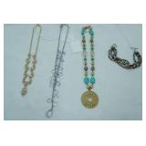 Jewelry Lot: Fashion Jewelry Necklaces