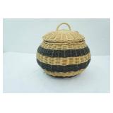 Round Wicker Basket w/Lid 15" tall 14" wide