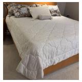 MB - Lovely King Size Quilted Bedding Set with 4 Pillows & Bolster
