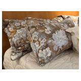 MB - Lovely King Size Quilted Bedding Set with 4 Pillows & Bolster