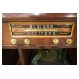 Vintage Philco Radio Phonograph Console. Standard Broadcast
