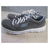 (CSB) Pair of Skechers Sneakers Siz...