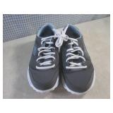 (CSB) Pair of Skechers Sneakers Siz...