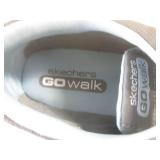 (CSB) Pair of Skechers Sneakers Siz...