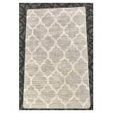 Amazing Area Rug - Geometric Trellis Pattern