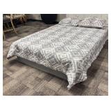 Gray & White Queen Comforter with 2 Pillow Shams