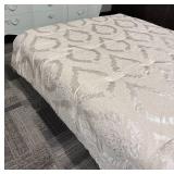 Envogue Queen-Size Pink Damask Comforter