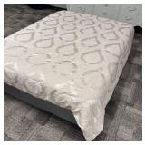 Envogue Queen-Size Pink Damask Comforter