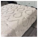 Envogue Queen-Size Pink Damask Comforter