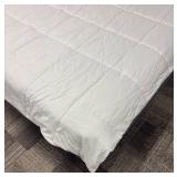 Room Essentials Twin XL Comforter - White Quilted