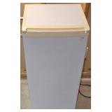 LL-ST - Sanyo SR-367W Mini Refrigerator 120V 0.9A 17.75 x 18.5 x 33.75 in