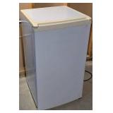 LL-ST - Sanyo SR-367W Mini Refrigerator 120V 0.9A 17.75 x 18.5 x 33.75 in