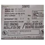 LL-ST - Sanyo SR-367W Mini Refrigerator 120V 0.9A 17.75 x 18.5 x 33.75 in