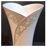 LL-ST - Lenox Bellina Flared Vase - New in Box