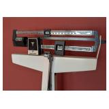ML - Healthometer Vintage Medical Beam Scale - 300 lb Capacity Floor Scale