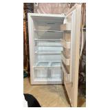 Insignia NS-UZ17WH0 Refrigerator, White - 115V, 320W Defrost