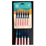 ZUKI Kitchenware 34-Pc Floral Dinnerware & Flatware Set with 6 Pink Tasting Forks