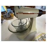 Sunbeam Mixmaster Stand Mixer with Glass Bowl and 2 Attachments