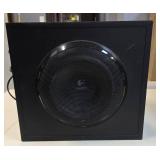 Seamless connections from the keyboard to the speakers and bass speakers, creating an immersive audio experience.